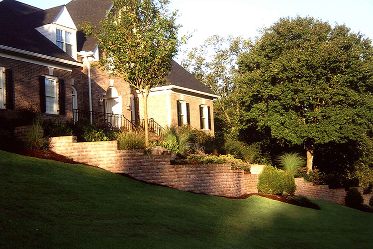 sloped front yard landscaping pictures